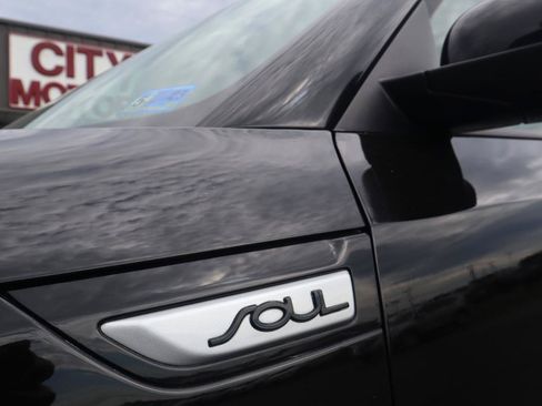 Used 2018 Kia Soul FWD image 24