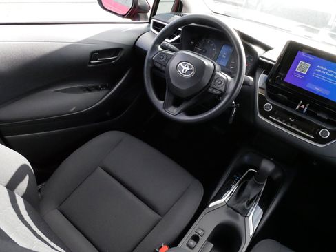 Certified 2025 Toyota Corolla LE image 9