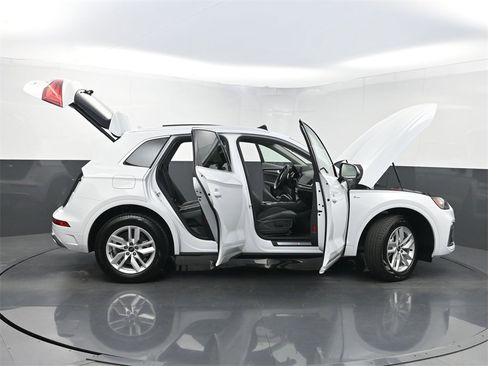 Used 2024 Audi Q5 2.0T Premium w/ Convenience Package image 36