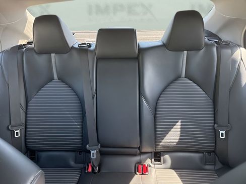 Used 2020 Toyota Camry SE image 11