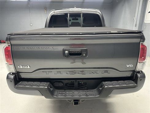 Used 2016 Toyota Tacoma Limited image 6