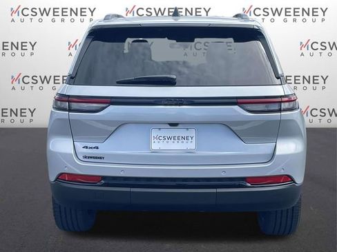 New 2025 Jeep Grand Cherokee Altitude image 4