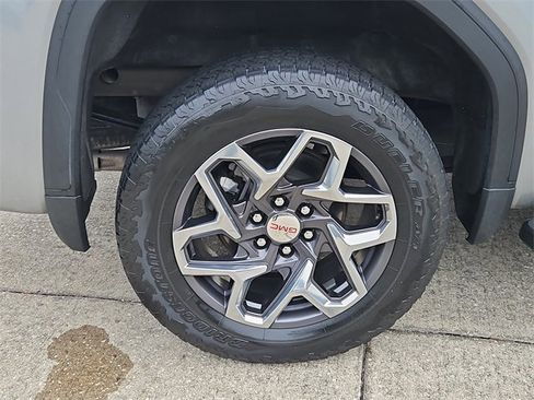 Used 2023 GMC Sierra 1500 SLT w/ SLT Premium Package image 5