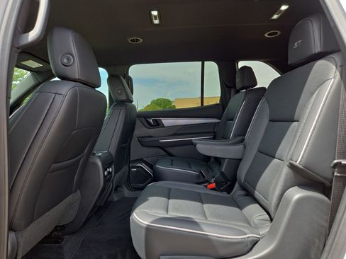 Used 2025 Buick Enclave Sport Touring image 13