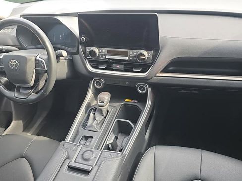 Used 2024 Toyota Grand Highlander XLE image 11
