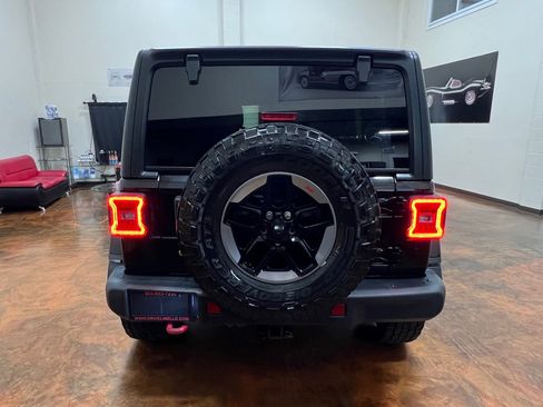 Used 2018 Jeep Wrangler Unlimited Rubicon w/ Steel Bumper Group image 8