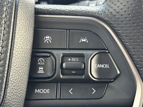 Certified 2025 Toyota 4Runner Trailhunter image 32