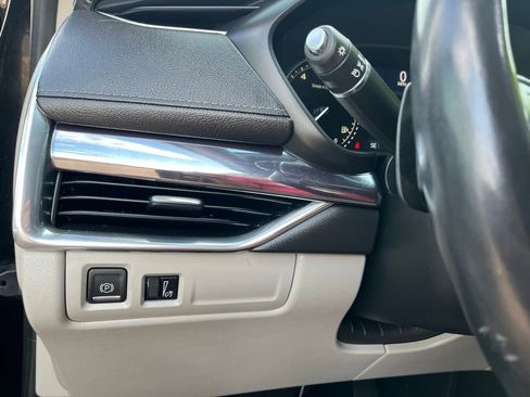 Used 2020 Cadillac XT4 Luxury w/ Cold Weather Package image 31