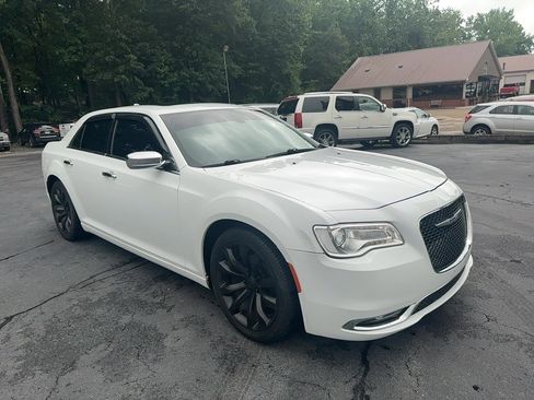Used 2020 Chrysler 300 Limited image 3