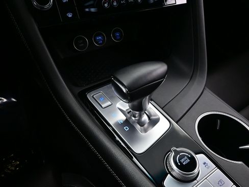 Certified 2024 Genesis G70 2.5T image 22