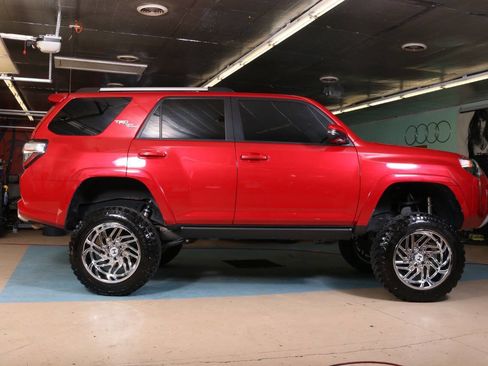 Used 2017 Toyota 4Runner TRD Off-Road Premium AWD/4WD image 3