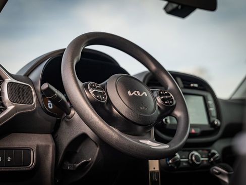 Used 2023 Kia Soul LX w/ LX Technology Package image 21