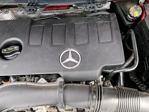 Certified 2021 Mercedes-Benz GLA 250 image 33