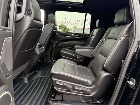 Used 2022 Cadillac Escalade ESV Premium Luxury AWD/4WD image 14