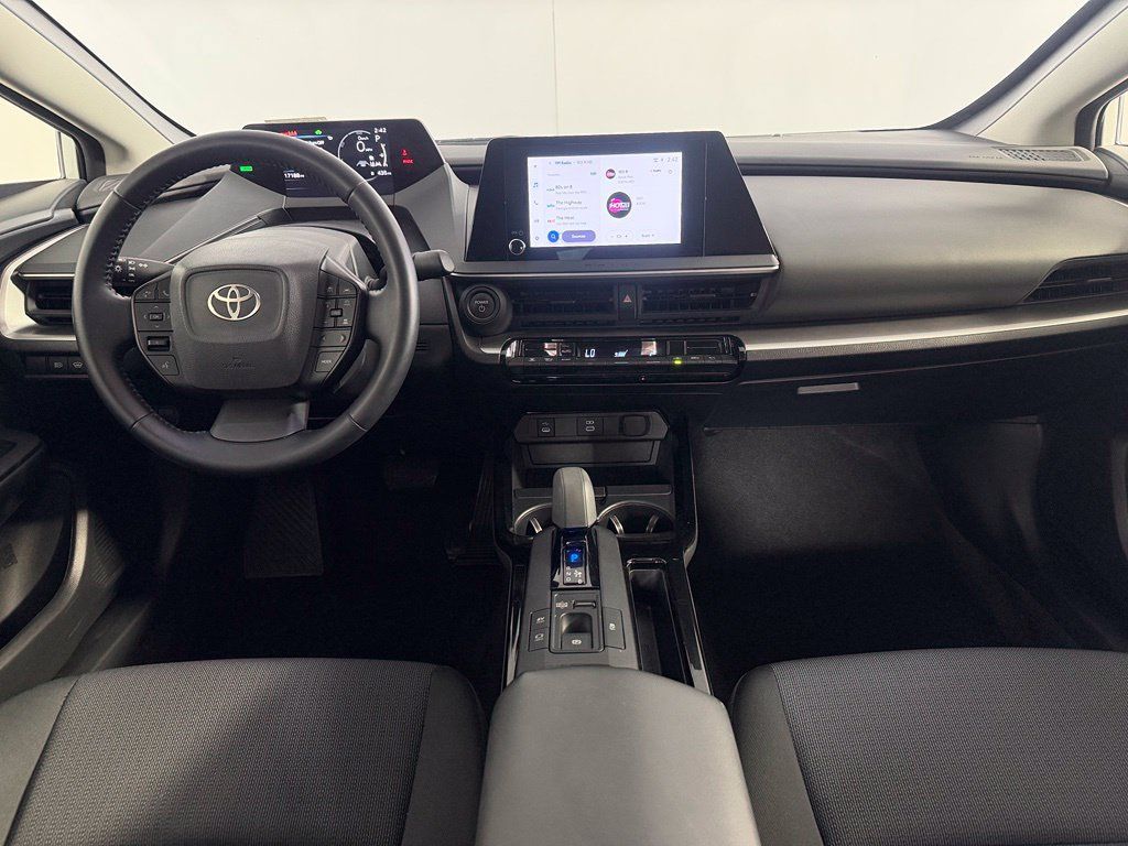 Used 2025 Toyota Prius LE FWD image 12