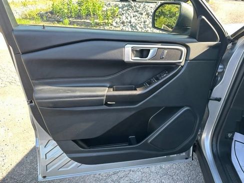 Used 2020 Ford Explorer XLT w/ Equipment Group 202A AWD/4WD image 27