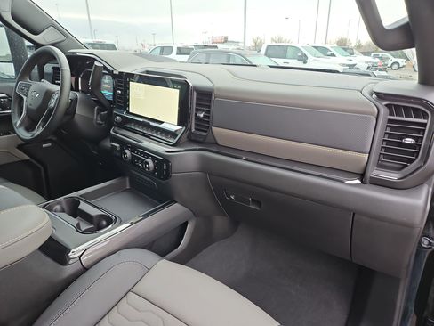 Used 2026 Chevrolet Silverado 2500 ZR2 w/ LPO, Dark Essentials Package image 32