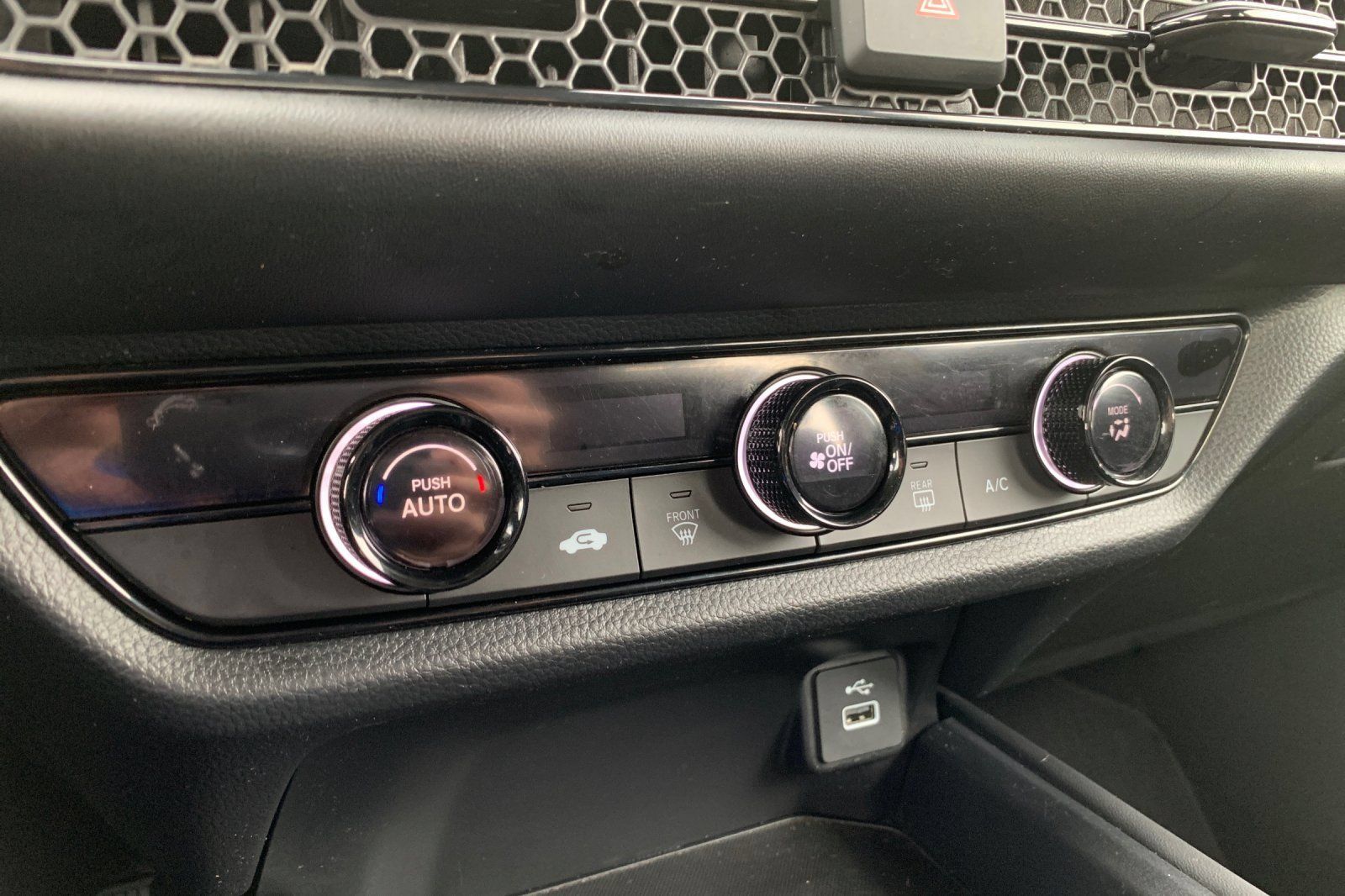 Certified 2024 Honda HR-V LX image 25