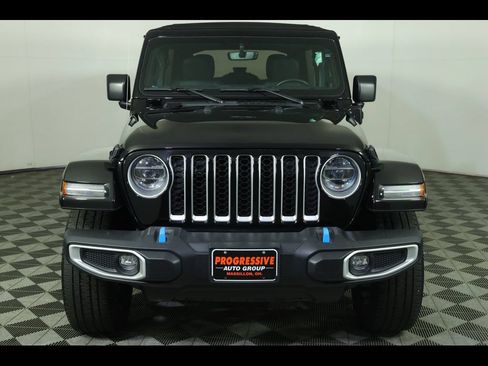 Used 2022 Jeep Wrangler Unlimited Sahara w/ Cold Weather Group AWD/4WD image 12