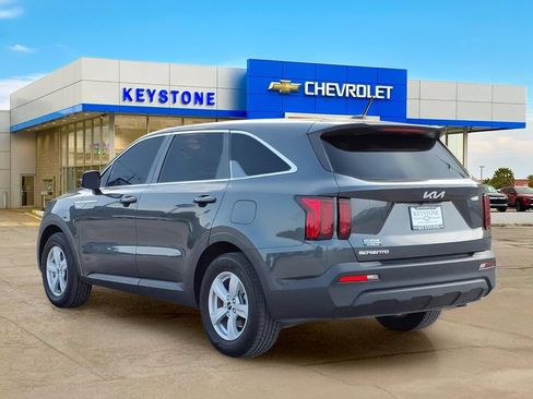 Used 2023 Kia Sorento LX FWD image 5