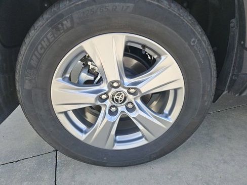 Used 2024 Toyota RAV4 XLE FWD image 19