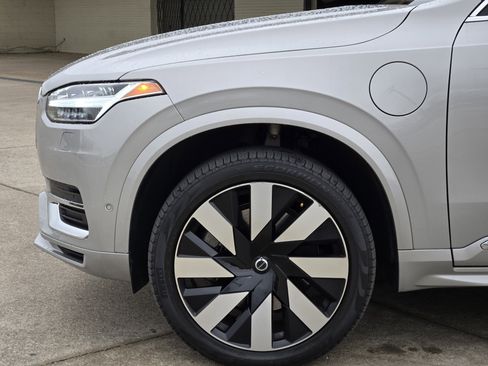 Used 2023 Volvo XC90 T8 Ultimate w/ Lounge Package image 17