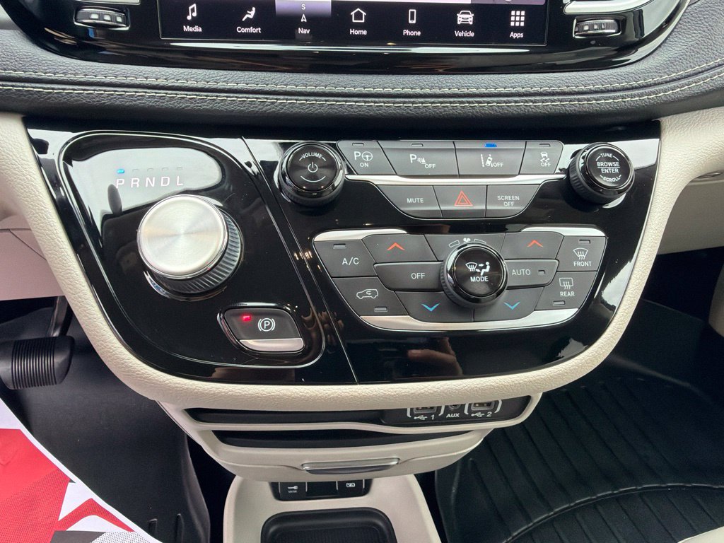 Used 2021 Chrysler Pacifica Touring-L FWD image 31
