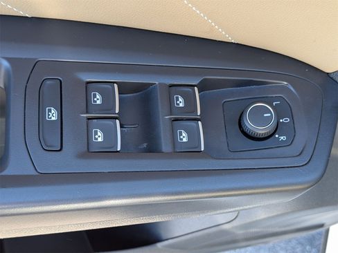 Used 2022 Volkswagen Atlas Cross Sport SE image 14