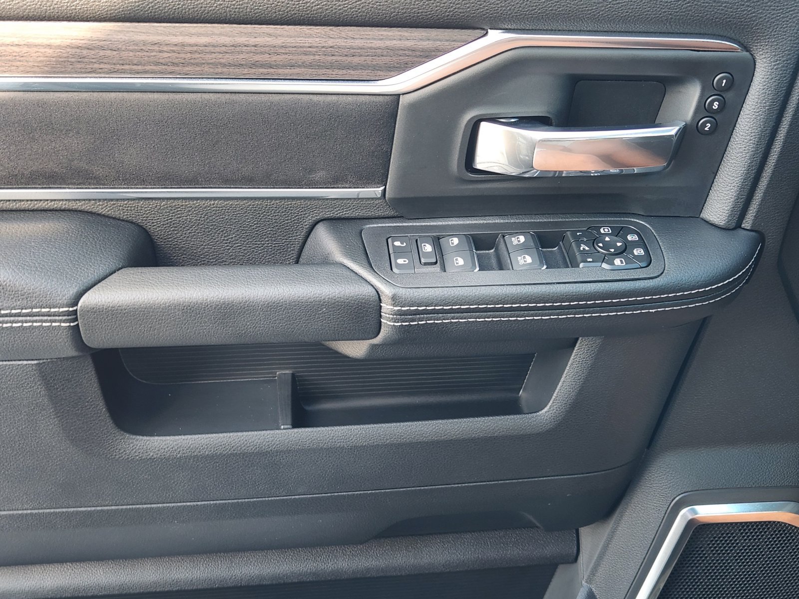 New 2027 RAM 2500 Laramie w/ Night Edition AWD/4WD image 21