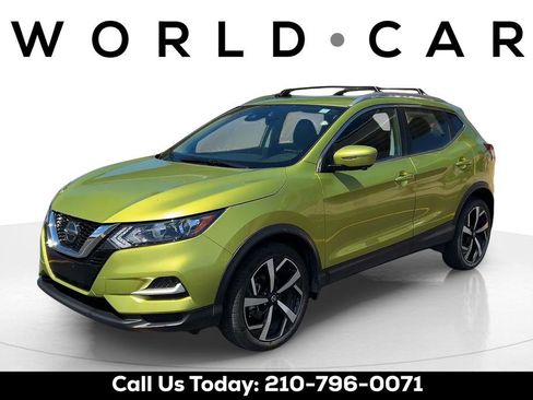 Used 2021 Nissan Rogue Sport SL FWD image 2