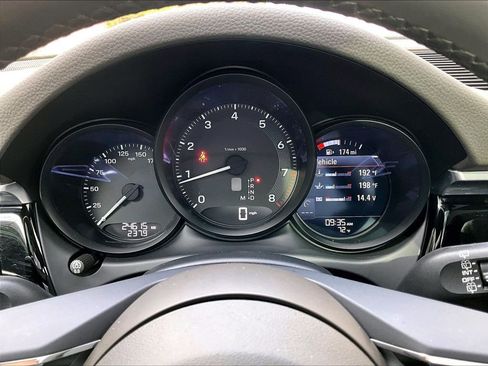 Certified 2023 Porsche Macan AWD/4WD image 25