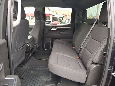 Used 2022 Chevrolet Silverado 1500 LT AWD/4WD image 10