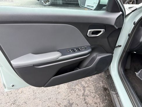New 2025 Kia K4 LXS image 10