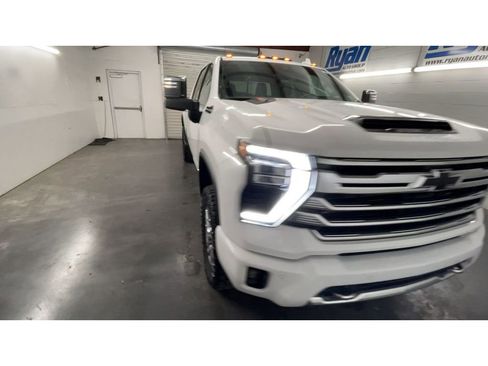 Used 2024 Chevrolet Silverado 2500 High Country w/ Technology Package image 3