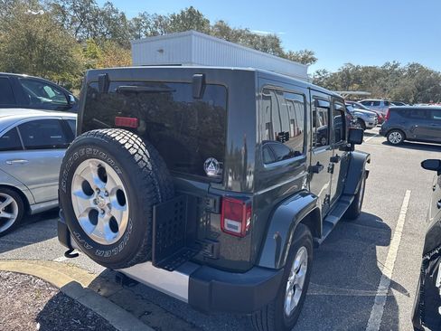 Used 2015 Jeep Wrangler Unlimited Sahara w/ Connectivity Group image 8