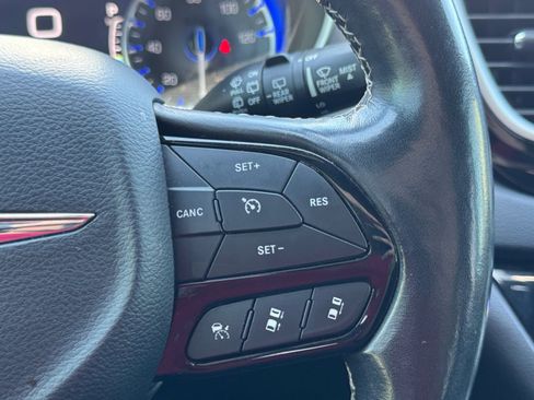 Used 2020 Chrysler Pacifica Touring-L Plus w/ Advanced Safetytec Group FWD image 23