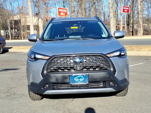 Used 2023 Toyota Corolla Cross LE image 2