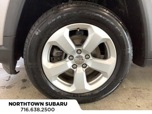 Used 2018 Jeep Compass Latitude w/ Cold Weather Group AWD/4WD image 22