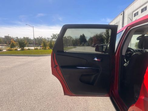 Used 2018 Dodge Journey SE image 14