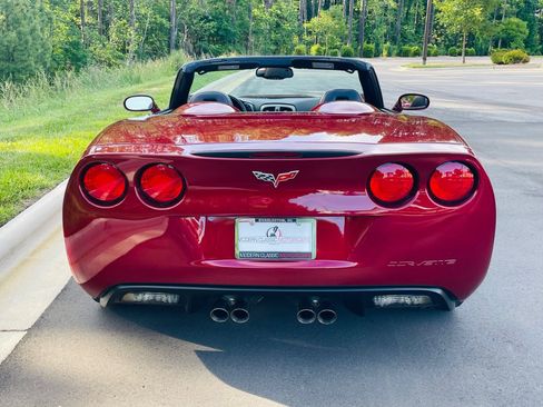 Used 2006 Chevrolet Corvette Convertible w/ Preferred Equipment Group RWD image 18