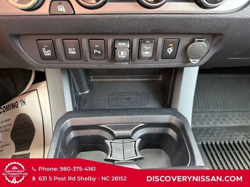 Used 2018 Toyota Tacoma TRD Sport w/ Technology Package AWD/4WD image 19