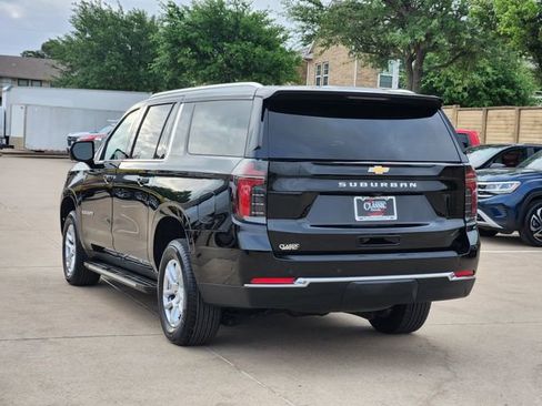 Used 2025 Chevrolet Suburban LS RWD image 3