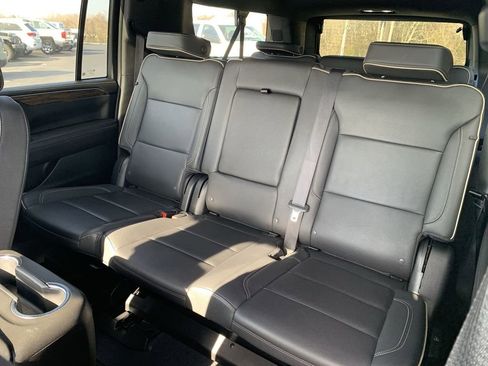 Used 2024 Chevrolet Suburban Premier image 24