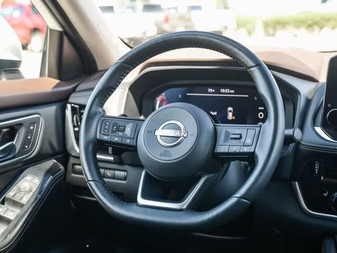 Used 2023 Nissan Rogue Platinum w/ Platinum Premium Package FWD image 12