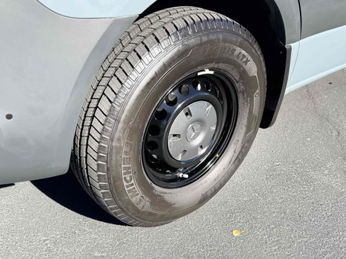 Used 2023 Mercedes-Benz Sprinter 2500 image 8