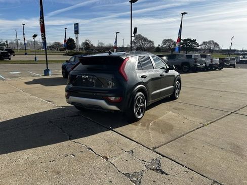 Used 2023 Kia Niro EX image 5