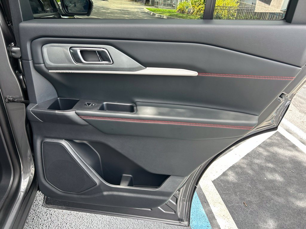 Used 2026 Ford Explorer ST-Line w/ ST-Line Street Pack RWD image 45