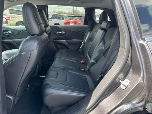 Used 2019 Jeep Cherokee Limited w/ Trailer Tow Group AWD/4WD image 3