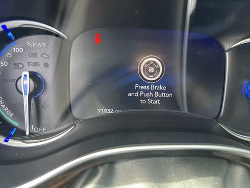 Used 2023 Chrysler Pacifica Limited FWD image 13