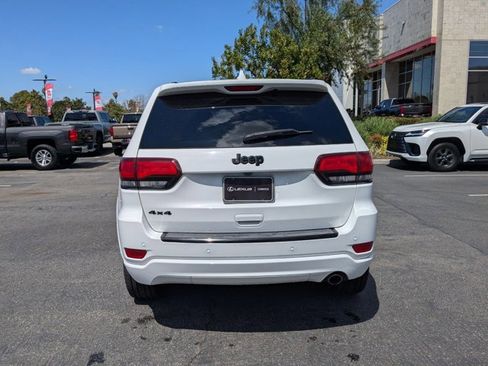Used 2017 Jeep Grand Cherokee Altitude image 6